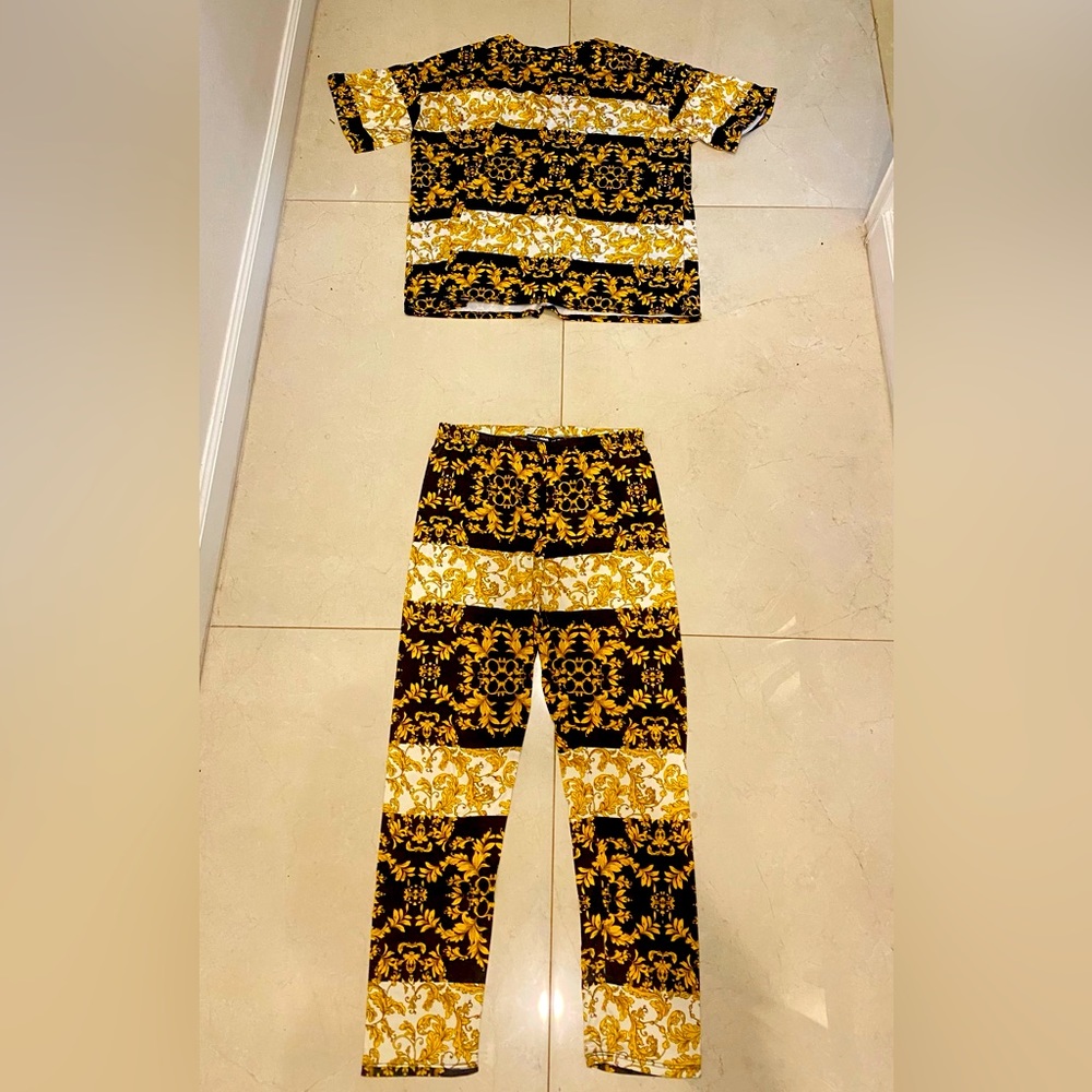 2 piece gold and black set with stretchy shirt and pants very comfortable